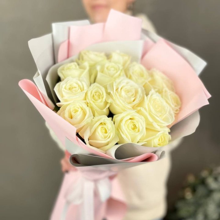 15 белых роз пудра в Чите