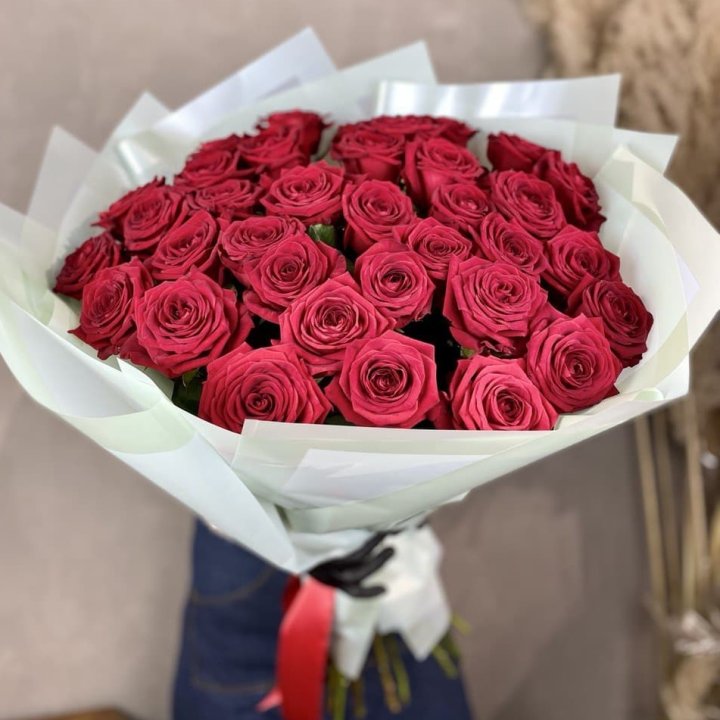 37 красных роз в Чите