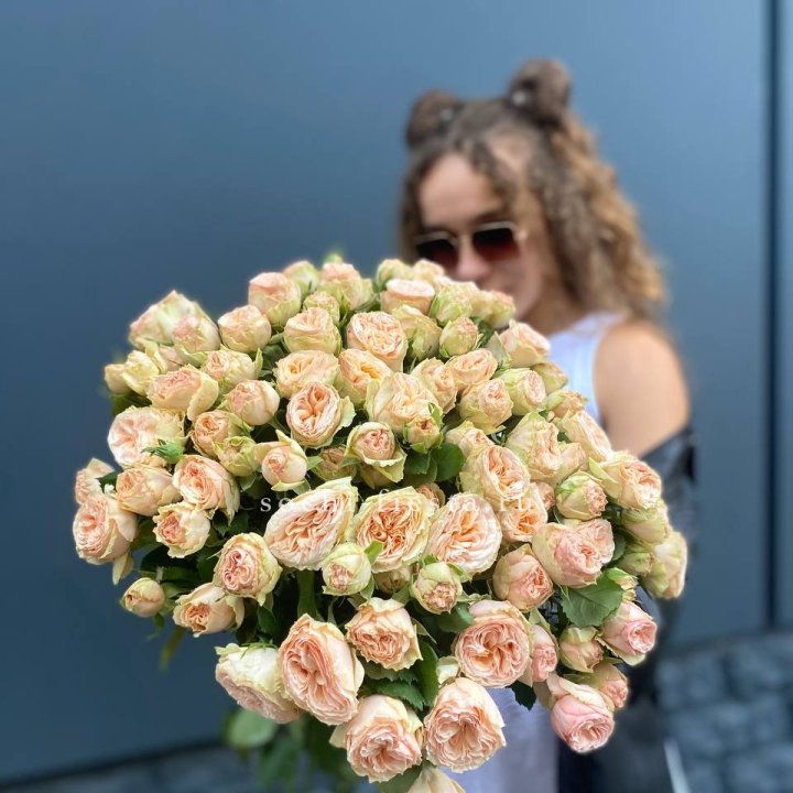 25 пионовидных роз в Чите