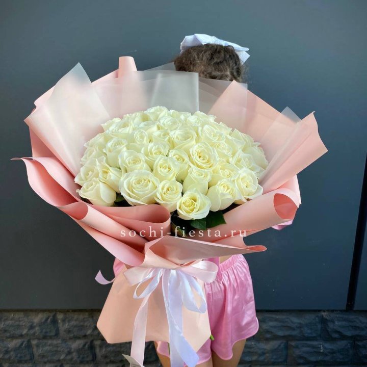 35 белых роз в Чите