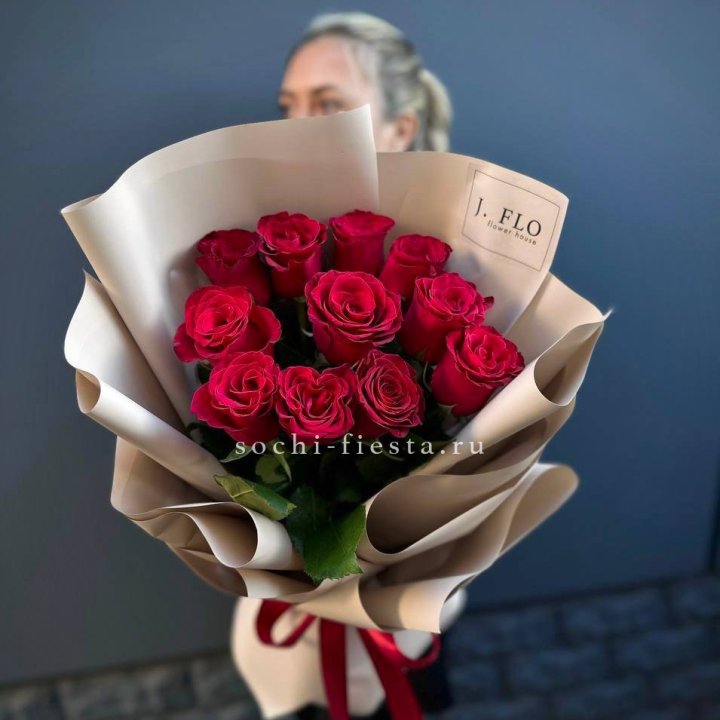 Букет красных роз "Наоми" в Чите