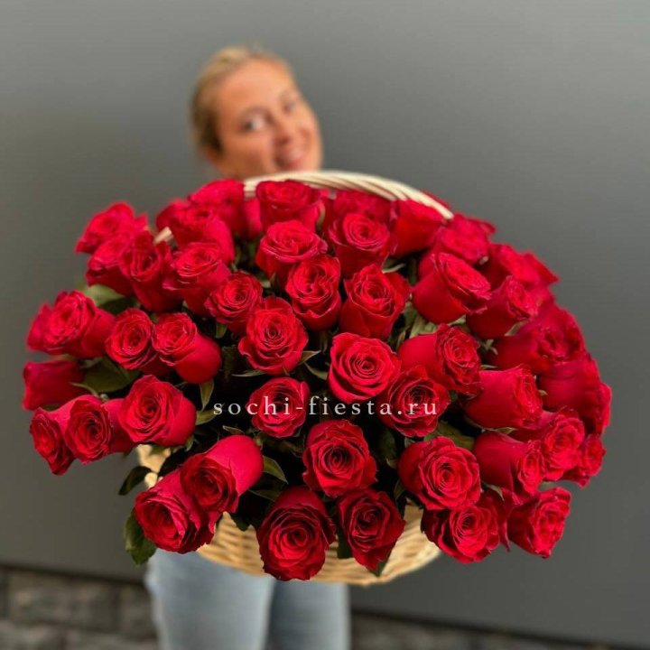 101 красная роза в корзине   в Чите