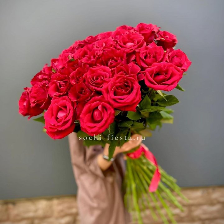 51 высокая красная роза в Чите