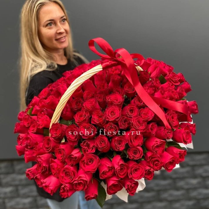 151 красная  роза в корзине в Чите