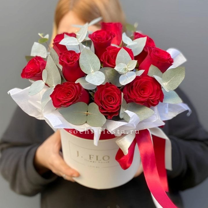 11 роз в шляпной коробке в Чите