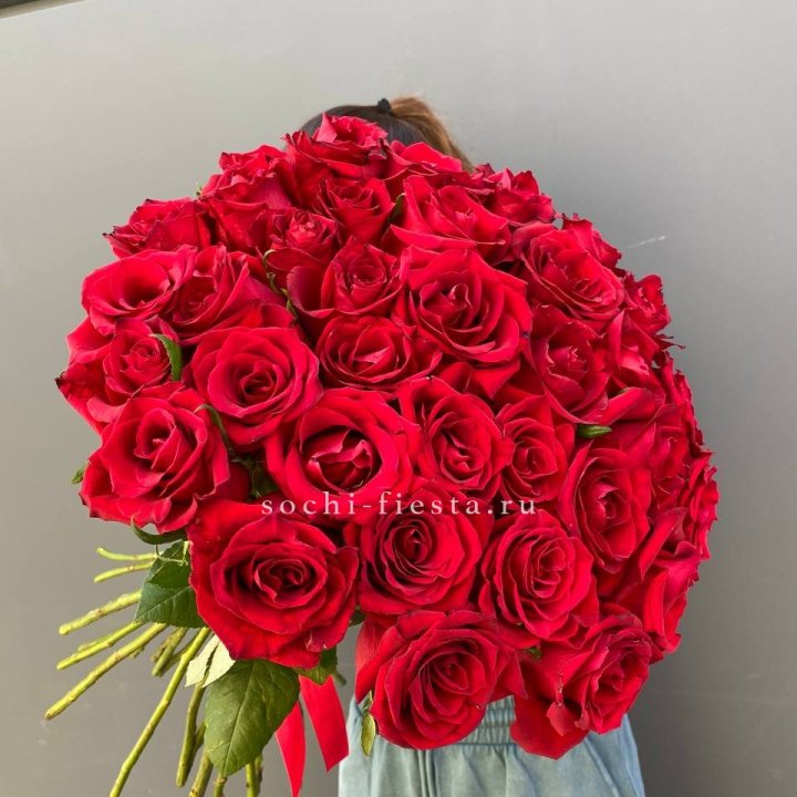 35 красных роз под ленту в Чите