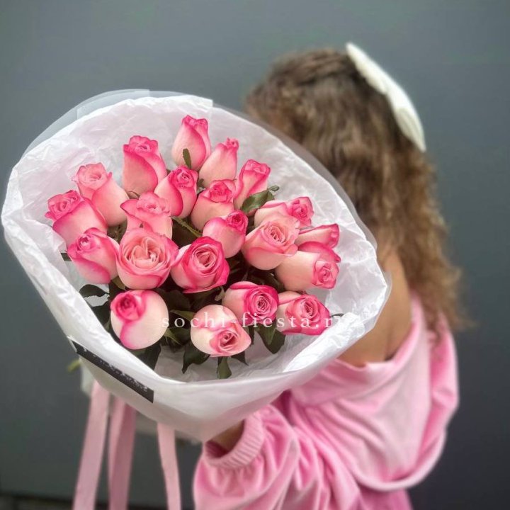 21 розовые розы Венди  в оформлении в Чите
