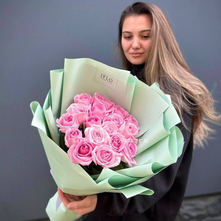 17 розовых роз в Чите