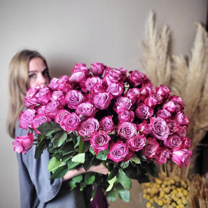 Охапка высоких роз Деп перпел в Чите