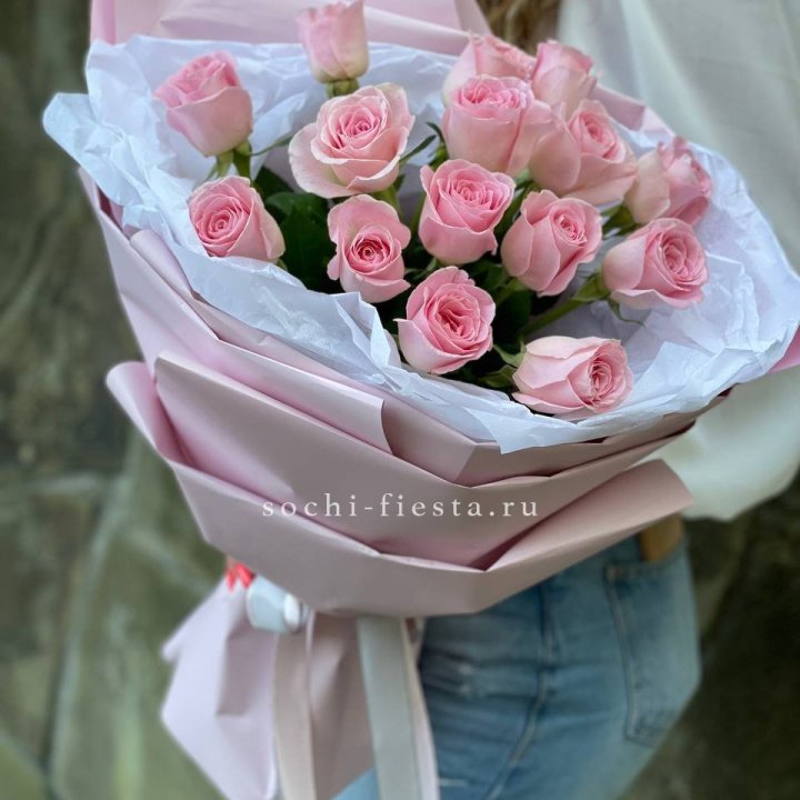 Розовые розы в авторском оформлении в Чите
