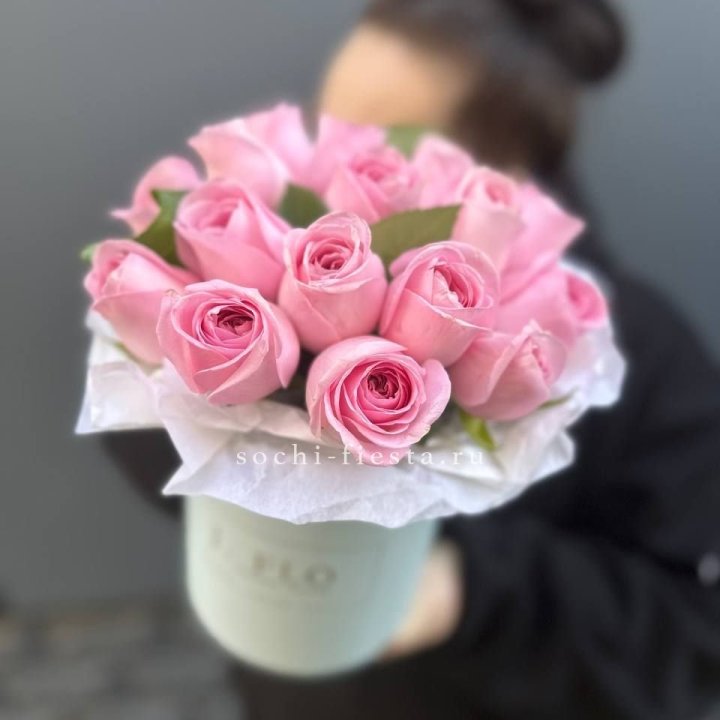 17 розовых роз в цилиндре в Чите