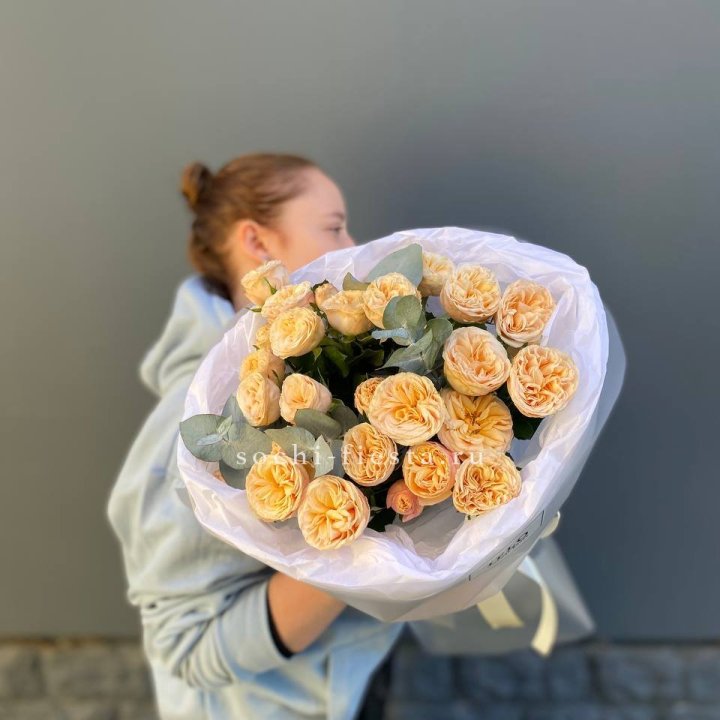 7 пионовидных роз в Чите