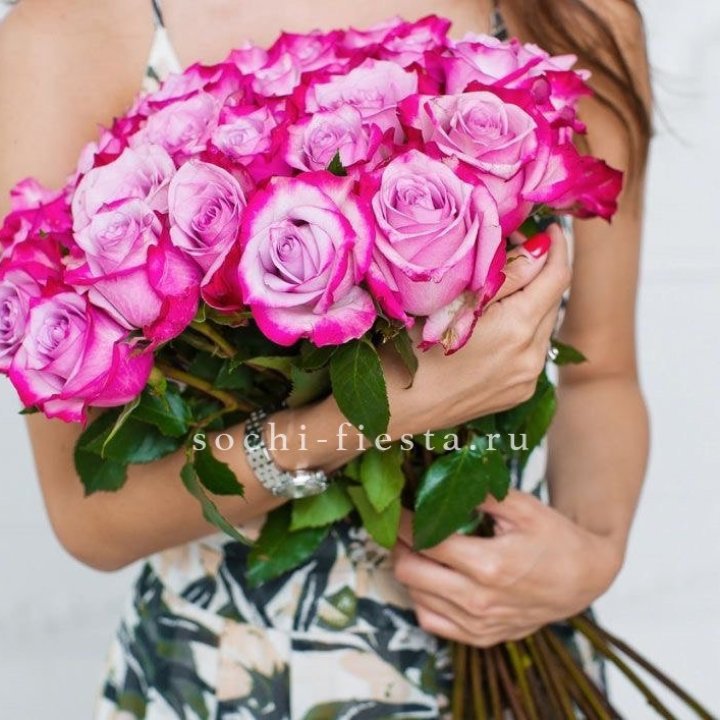 Букет высоких роз Ди перпел в Чите