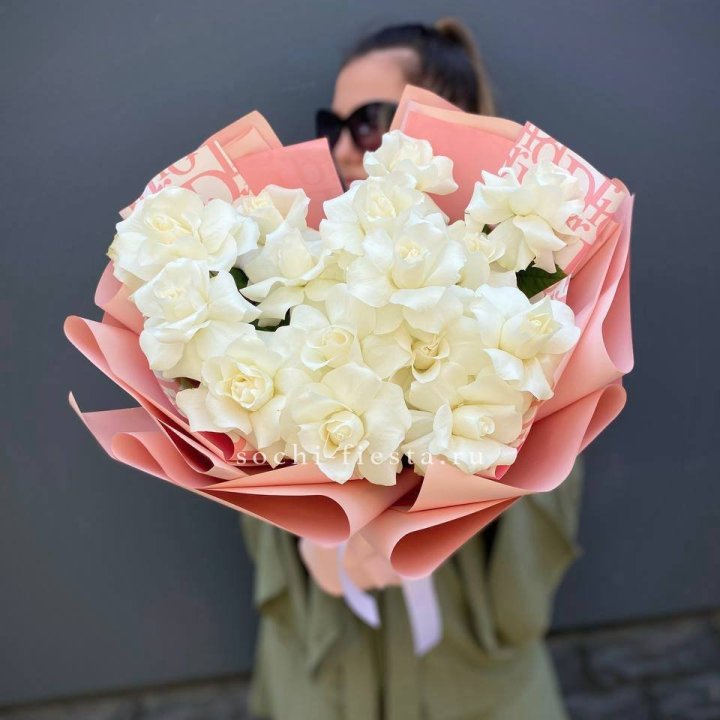 Белые розы "Аморе" в Чите