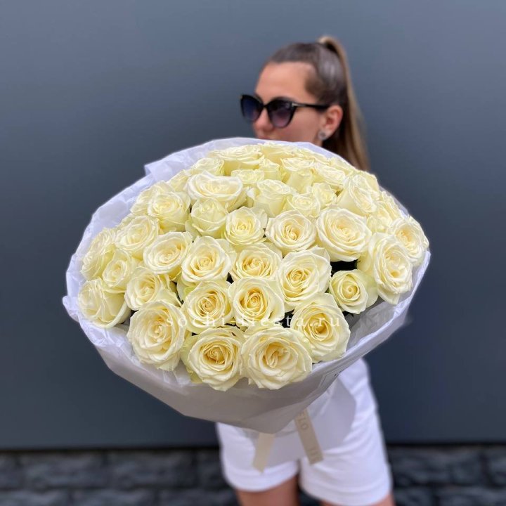 51 белая роза  в Чите