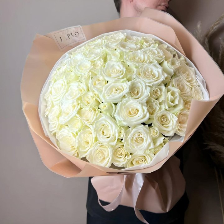 51 белая  роза в оформлении в Чите