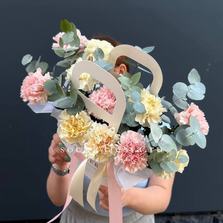 Сумочка из диантусов в Чите