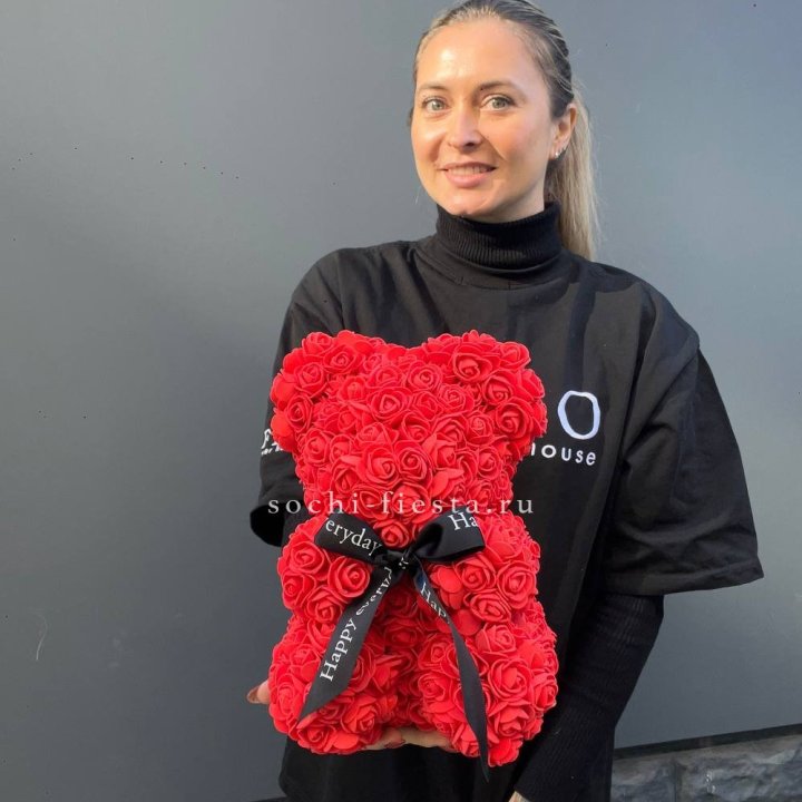 Медведь из роз красный в Чите