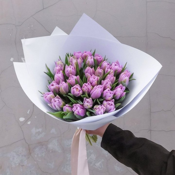 35 сиреневых тюльпанов в Чите