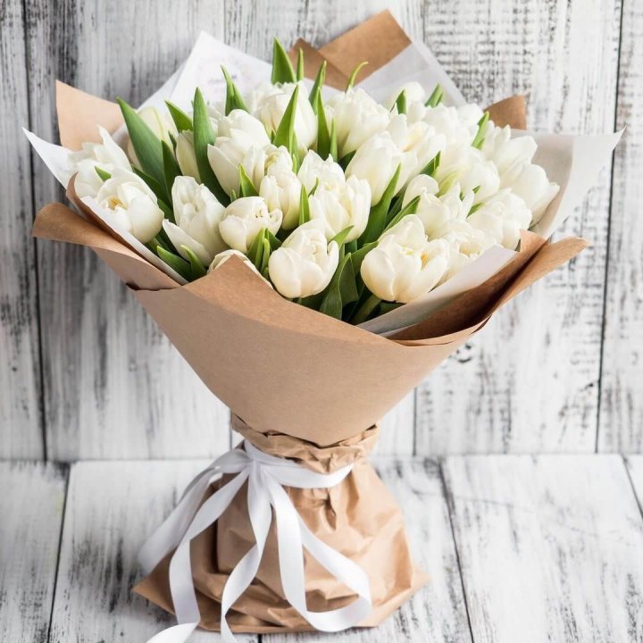 25 белых тюльпанов в Чите