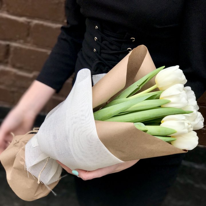 Букет белых тюльпанов в Чите