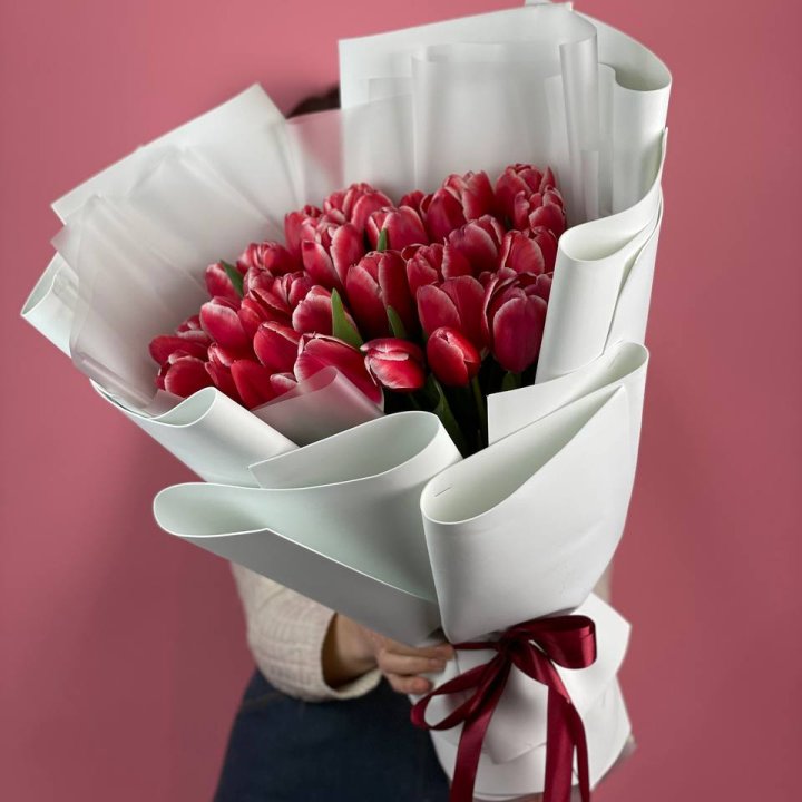 Букет красных тюльпанов в Чите